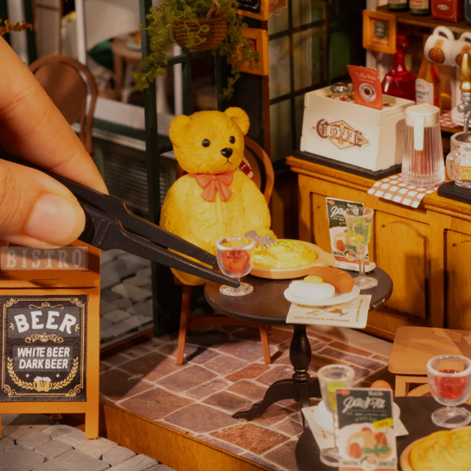 RoLife Tipsy Miniature Restaurant
