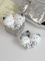 Hello Kitty’s keychain