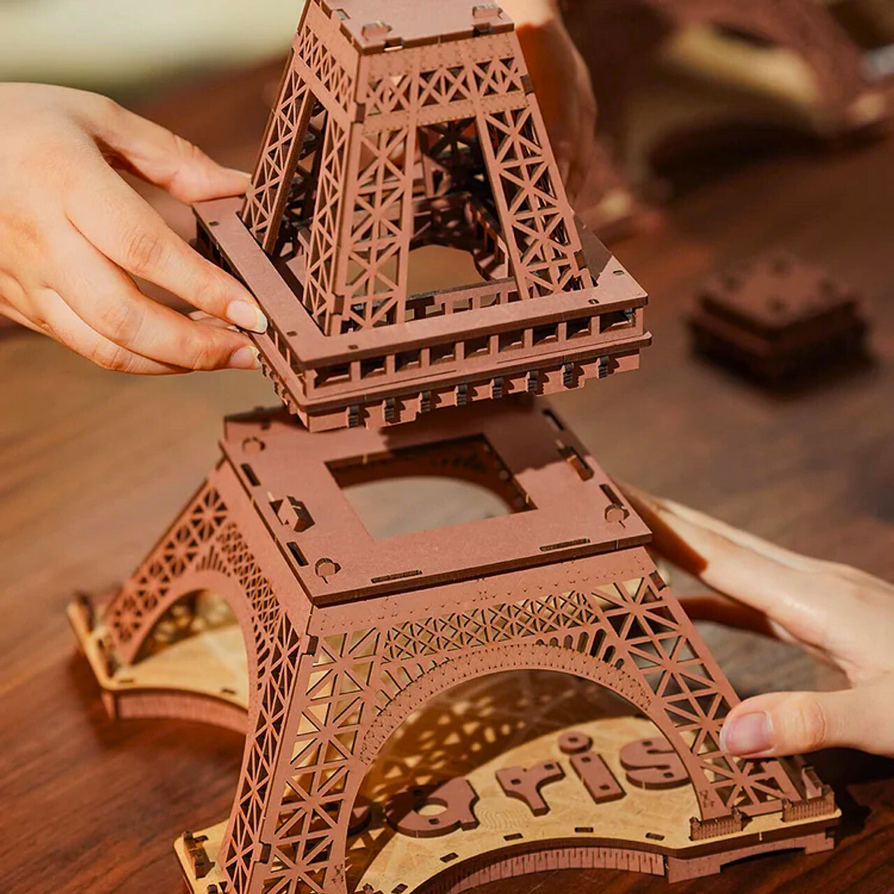 RoLife Eiffel Tower